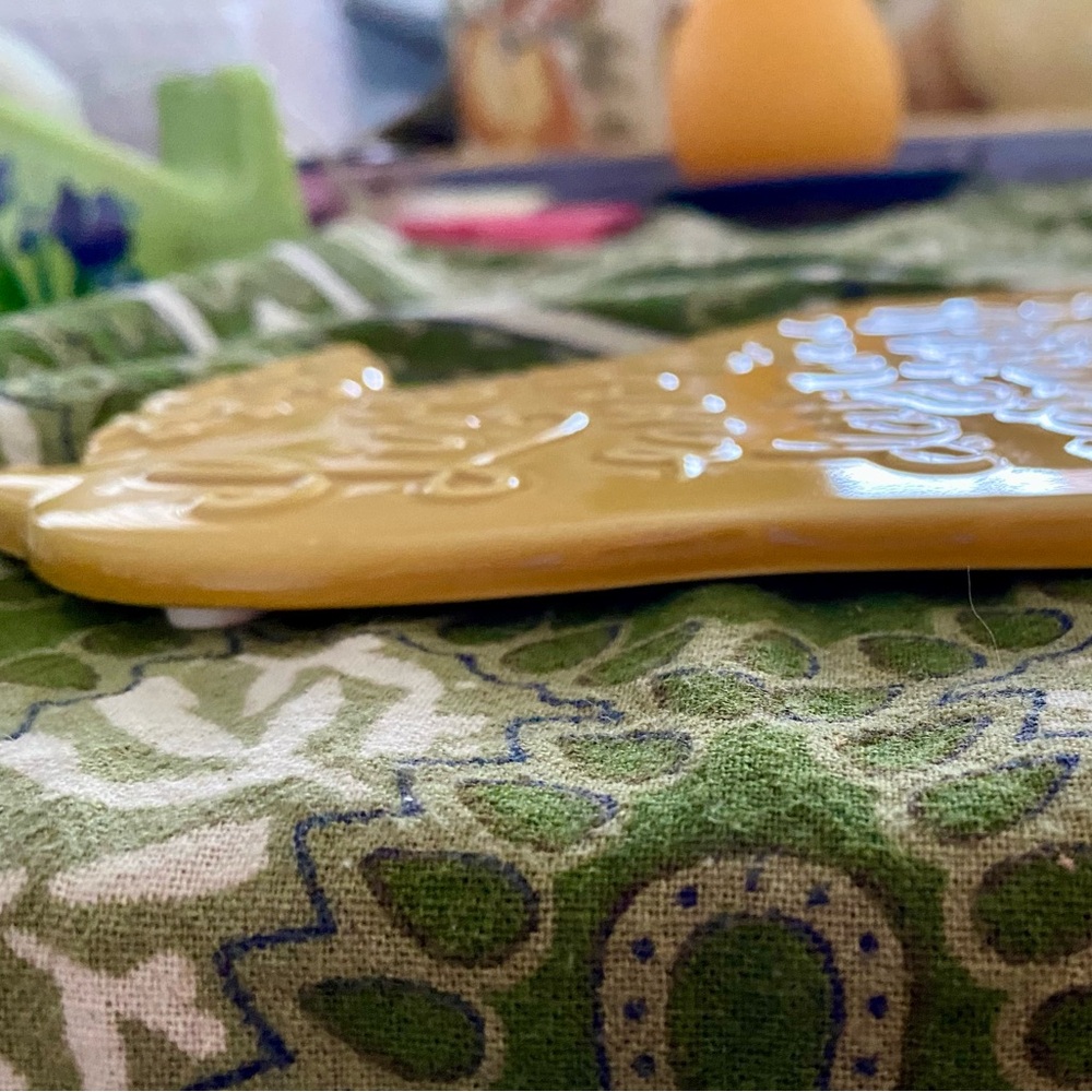Pear Ceramic wall hanging or trivet. Made by Hallmark. New, has tags on back. - Picture 8 of 13